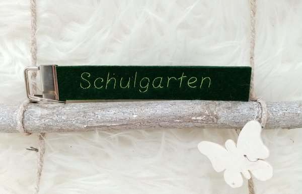 Schlüsselanhänger "Schulgarten" - Wollfilz - dunkelgrün - verschiedene Schlüsselanhängerformen